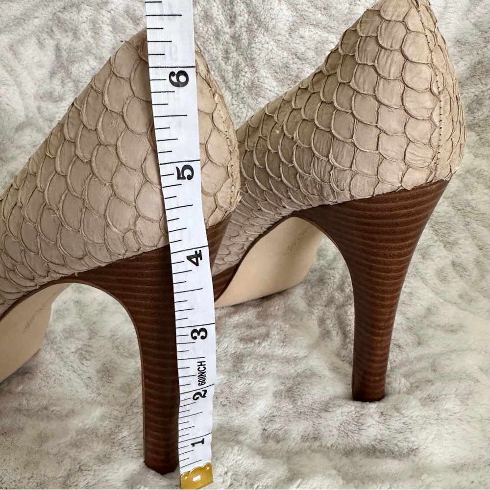 Calvin Klein Kendall Platform Heels, Fish Scale
Pattern Beige size 8M✨EUC✨ - Picture 11 of 11